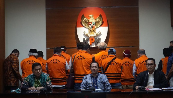 KPK menahan 11 eks anggota DPRD Sumut yang merupakan tersangka kasus suap mantan Gubernur Sumut Gatot Pujo Nugroho, Rabu (22/7/2020).