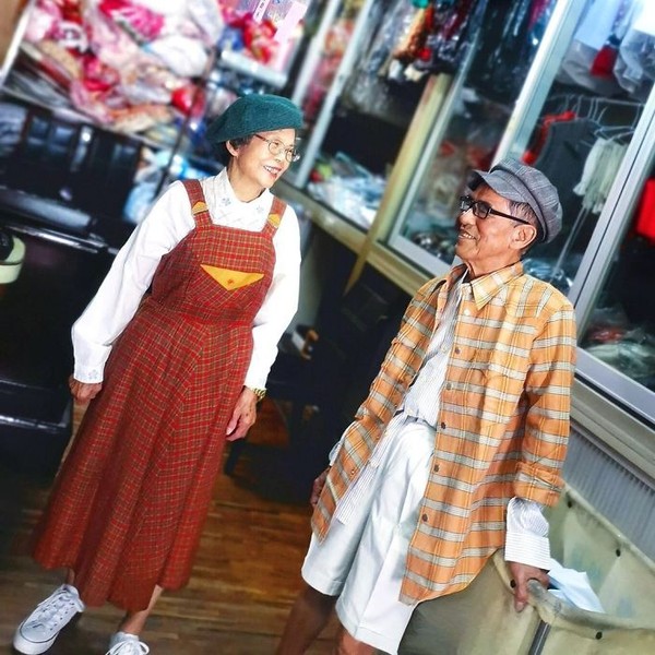 Dari foto-foto yang dihasilkan, mereka membuktikan bahwa bergaya tidak harus mahal dan muda. (wantshowasyoung/Instagram) Dari foto-foto yang dihasilkan, mereka membuktikan bahwa bergaya tidak harus mahal dan muda. (wantshowasyoung/Instagram)