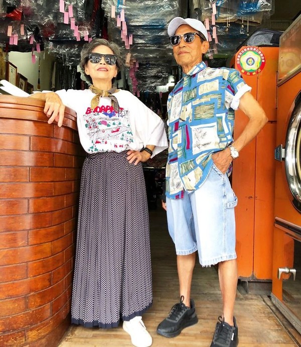 Pasangan lansia ini bernama Wan Ji yang berusia 83 tahun dan istrinya, Xiue yang berusia 84 tahun. (wantshowasyoung/Instagram) Pasangan lansia ini bernama Wan Ji yang berusia 83 tahun dan istrinya, Xiue yang berusia 84 tahun. (wantshowasyoung/Instagram)