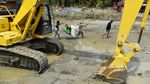 Lumpur Masih Tutupi Rumah Warga Usai Banjir Bandang
