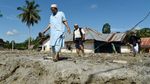 Lumpur Masih Tutupi Rumah Warga Usai Banjir Bandang
