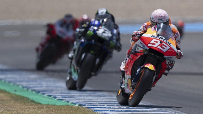 JEREZ DE LA FRONTERA, SPAIN - JULY 19: Marc Marquez of Spain and Repsol Honda Team  leads the field during the MotoGP race during the MotoGP of Spain - Race at Circuito de Jerez on July 19, 2020 in Jerez de la Frontera, Spain. (Photo by Mirco Lazzari gp/Getty Images)