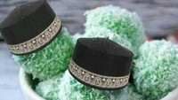 Biar berbau islami, kleponnya diberi gambar peci nih. Duh netizen, ini kan klepon bukan kepala. Lagi pula aneh-aneh saja yang menyebut klepon bukan makanan islami. Foto: instagram