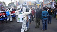 Penyemprotan cairan disinfektan itu dilakukan sebagai upaya untuk mencegah penyebaran virus Corona.