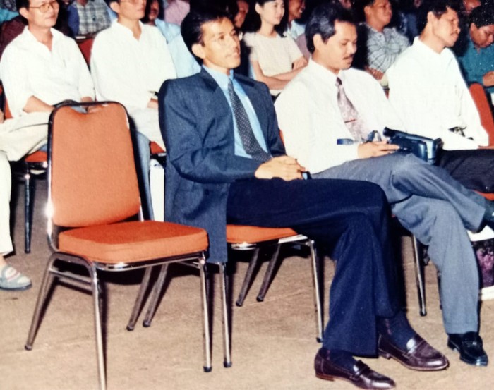 Foto jadul Presiden Joko Widodo (Jokowi) dan Sri Mulyani Indrawati viral. Dalam foto itu, Jokowi dan Sri Mulyani dipertemukan dalam sebuah acara seminar.