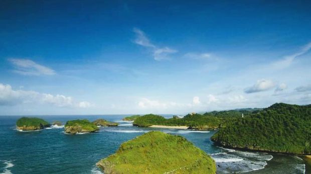 Pantai di Pacitan.