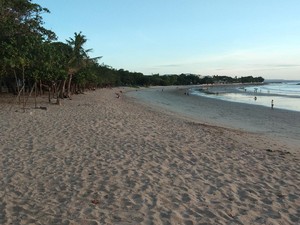 Turis Lokal Diviralkan Saat Minum Miras di Pantai Kuta, Ini Kata Desa Adat