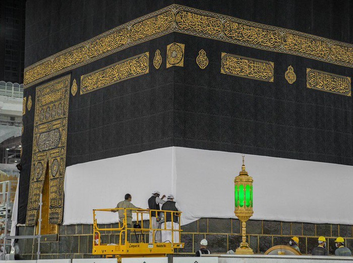 Pengangkatan Kiswah Kabah