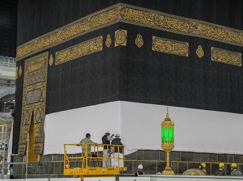 Pengangkatan Kiswah Ka'bah