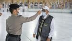 Potret Pengangkatan Kiswah Kakbah dengan Protokol Kesehatan
