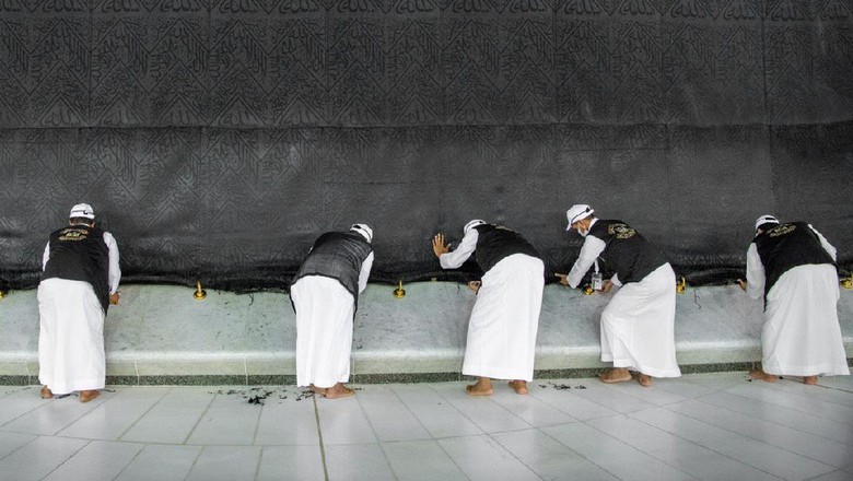 Pengangkatan Kiswah Kabah Pengangkatan Kiswah Kabah
