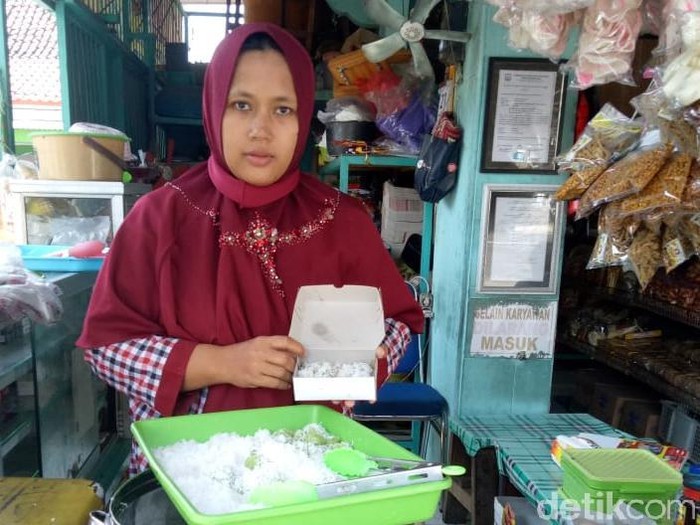 penjual klepon di pasuruan