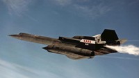 Pada tahun 1976, SR-71 Blackbird masih memegang rekornya, terbang di ketinggian 85.069 kaki, dan mencapai kecepatan tertinggi 2.193,2 mil per jam, atau Mach 3.3.