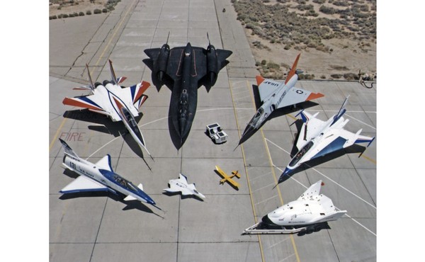 Turunan terakhir dari A-12 adalah pesawat dengan kokpit kembar dan kapasitas bahan bakar yang lebih besar, disebut SR-71 untuk pengintaian strategis. Pesawat ini pertama kali terbang pada 22 Desember 1964. Pesawat ini digunakan dalam misi-misi intelijen Angkatan Udara AS selama lebih dari 30 tahun. Total 32 pesawat dibangun, dan total anggota keluarga Blackbird menjadi 50 buah. Turunan terakhir dari A-12 adalah pesawat dengan kokpit kembar dan kapasitas bahan bakar yang lebih besar, disebut SR-71 untuk pengintaian strategis. Pesawat ini pertama kali terbang pada 22 Desember 1964. Pesawat ini digunakan dalam misi-misi intelijen Angkatan Udara AS selama lebih dari 30 tahun. Total 32 pesawat dibangun, dan total anggota keluarga Blackbird menjadi 50 buah.