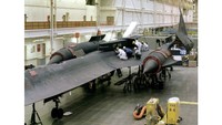 Blackbird adalah pesawat yang rumit untuk dioperasikan. Butuh sekompi pasukan untuk menyiapkan penerbangannya.