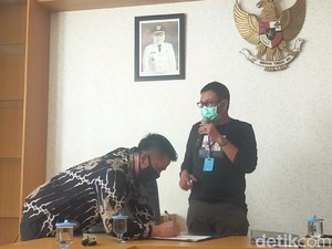 Addendum Naskah Perjanjian Hibah Daerah Pilkada Surabaya Diteken