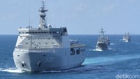 Selepas berangkat dari JICT, pasukan TNI AL ini langsung menggelar latihan.