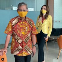 dr. Reisa Broto Asmoro pun menyampaikan di akun Instagramnya terkait tidak munculnya dirinya dalam jumpa pers harian mengenai virus Corona di Indonesia. Menjawab banyak pertanyaan yang muncul, memang mulai hari ini saya tidak lagi mengedukasi melalui press conference harian. Tetapi InsyaAllah saya akan tetap meneruskan edukasi publik melalui platform yang berbeda, tulis dr Reisa di Instagramnya @reisabrotoasmoro pada hari ini Rabu (22/7/2020). Foto: Dok. Instagram @reisabrotoasmoro