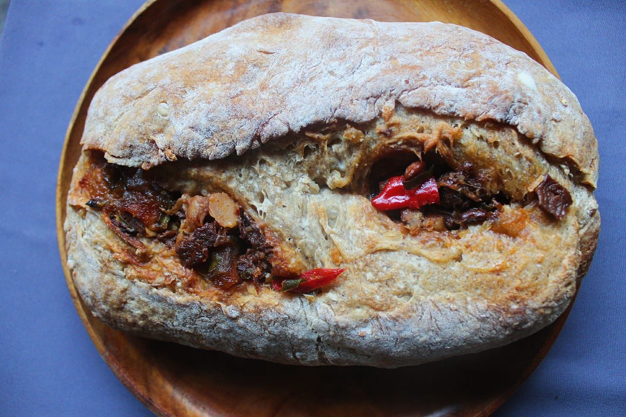 Roti sourdough isi gudeg