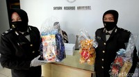 Proses pernikahan yang sederhana tersebut berlangsung secara khidmat. Ijab kabul berjalan lancar dengan restu orang tua mempelai.