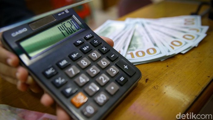Melanjutkan tren positif sejak Selasa kemarin, nilai tukar rupiah menguat melawan dolar AS.