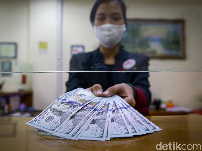 Melanjutkan tren positif sejak Selasa kemarin, nilai tukar rupiah menguat melawan dolar AS.