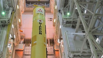 Wahana Hope seberat 1,2 ton, diluncurkan dengan digendong roket H-2A dari landasan antariksa Tanegashima di Jepang. Ia akan menempuh perjalanan 500 juta kilometer ke antariksa dan dijadwalkan tiba Februari 2021, bertepatan perayaan 50 tahun Uni Emirat Arab. Foto: Instagram