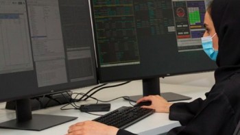 Di tengah pandemi Corona, para karyawan ketat mengikuti protokol kesehatan, antara lain tetap memakai masker meski berada di dalam ruangan. Foto: Instagram