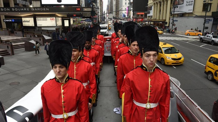 People dressed as Beefeaters pose on top of a tour bus in front of Madison Square Garden in New York on April 25, 2017, to promote the Paul McCartneys latest concert tour, 