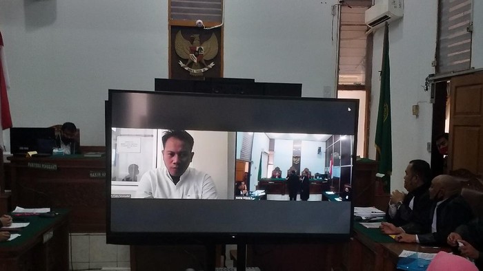 vicky prasetyo jalani sidang perdana
