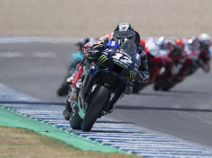 JEREZ DE LA FRONTERA, SPAIN - JULY 19:   Maverick Vinales of Spain and Monster Energy Yamaha MotoGP Team leads the field during the MotoGP race during the MotoGP of Spain - Race at Circuito de Jerez on July 19, 2020 in Jerez de la Frontera, Spain. (Photo by Mirco Lazzari gp/Getty Images)