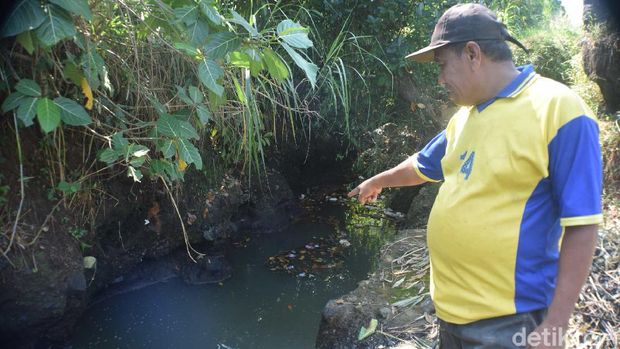 Warga Cianjur Mandi-Cuci Beras dengan Air Bercampur Tinja