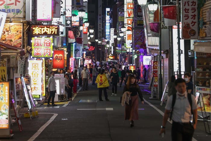 Wisata hiburan malam di Jepang terapkan sejumlah protokol kesehatan yang ketat bagi para pengunjung guna mencegah COVID-19. Apa saja aturannya?