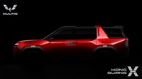 Dari bagian samping terlihat SUV ini mengusung desain mengotak seperti mobil jip. Kesan gagah pun langsung terasa. Seluruh area bodi dan pilar C dilabur warna merah yang sporty. Sementara pilar A, B, D, dan atap mengaplikasikan warna hitam, sehingga timbul kesan floating roof (atap melayang) seperti pada mobil-mobil SUV kekinian. Terdapat juga over fender berwarna hitam dengan tambahan lampu strip LED. Foto: Sohu.com