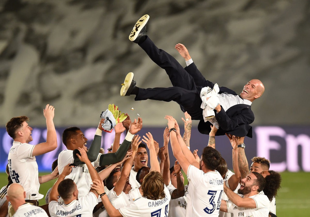 Terpujilah Zinedine Zidane (Getty Images/Denis Doyle)