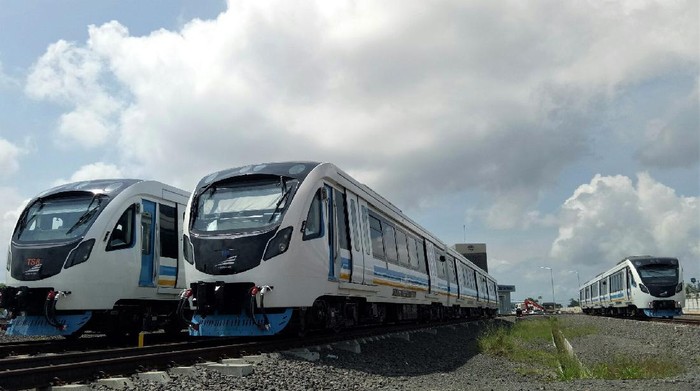 LRT di Kota Palembang telah genap 2 tahun beroperasi. Tercatat, 5,1 juta penumpang telah diangkut oleh moda transportasi massal tersebut.