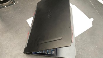 Predator Triton 500 (PT515-52) merupakan laptop gaming tipis dan ringan dengan ketebalan 17,9 mm dan bobot 2,1kg. Foto: Dok. Acer