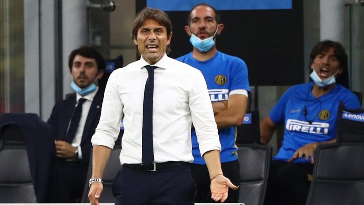 Antonio Conte menilai posisi kedua tak ada artinya (Foto: Getty Images/Marco Luzzani)