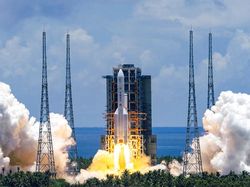 Antusias Warga China Saksikan Peluncuran Misi ke Mars