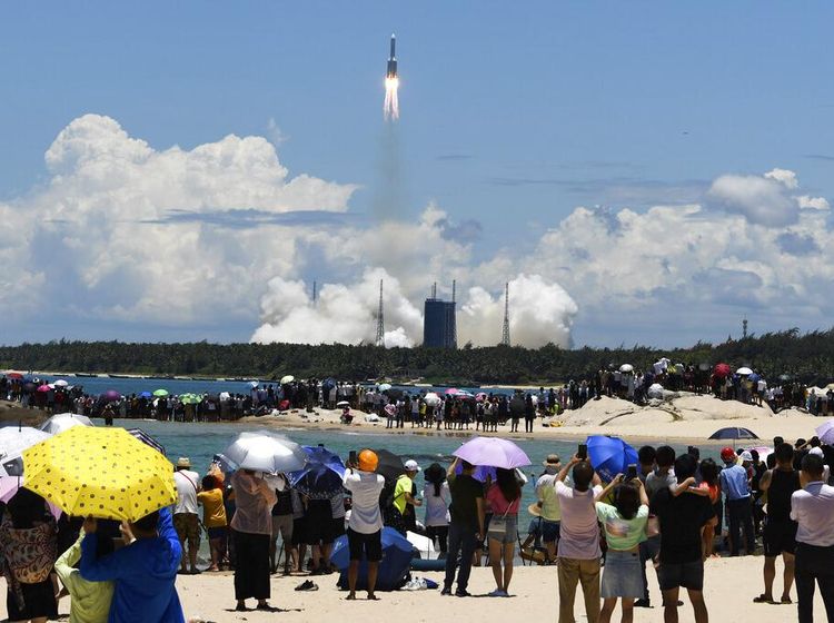 Antusias Warga China Saksikan Peluncuran Misi ke Mars