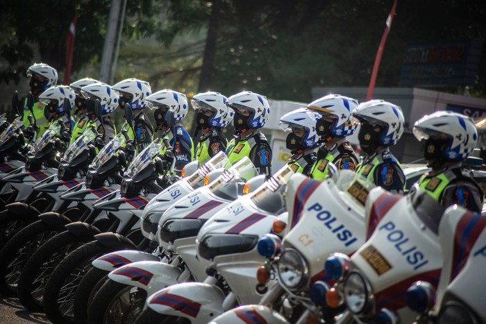 Sejumlah Polisi Lalu Lintas Wanita mengikuti Apel gelar Pasukan Operasi Patuh Jaya Tahun 2020 di Polda Metro Jaya, Jakarta, Kamis (23/7/2020). Operasi Patuh Jaya 2020 tersebut berlangsung selama 14 hari dimulai 23 Juli sampai 5 Agustus 2020 dengan mengerahkan sebanyak 1.807 personel gabungan dari unsur TNI, Polri, Satpol PP, dan Dishub yang bertujuan untuk meningkatkan kedisiplinan masyarakat berlalu lintas di masa adaptasi kebiasaan baru. ANTARA FOTO/Aprillio Akbar/nz