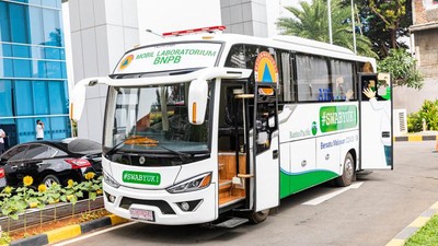Bantuan Mobil Lab PCR untuk Penanganan COVID-19