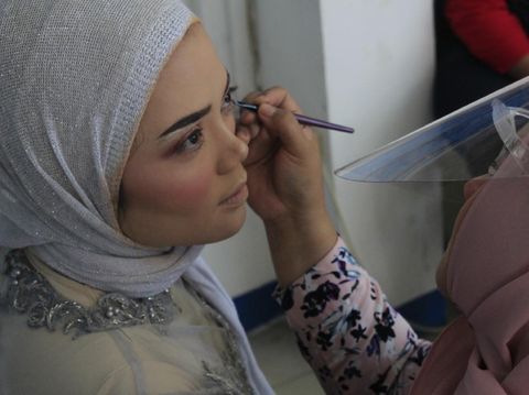 Bonita Hana, Disabilitas Cantik Perias Artis-Model Kota Kembang