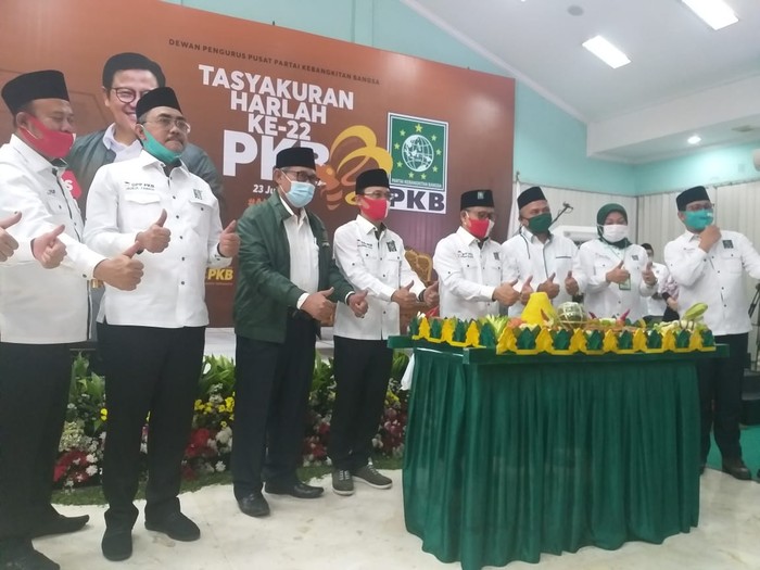 Ketua Umum PKB Muhaimin Iskandar (Cak Imin) mengingatkan Menteri Pendidikan dan Kebudayaan (Mendikbud) Nadiem Makarim agar jangan pernah melupakan Nahdlatul Ulama (NU) dan Muhammadiyah