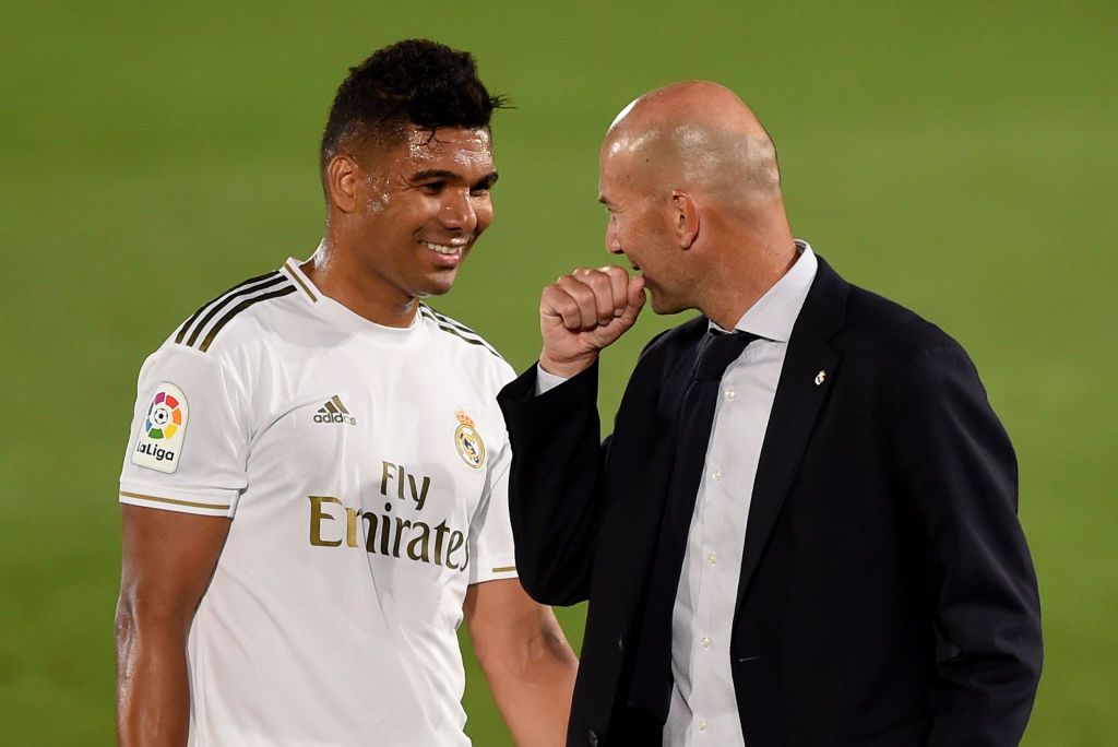 Casemiro VALENCIA, SPAIN - FEBRUARY 22: Casemiro of Real Madrid pass the ball during the Liga match between Levante UD and Real Madrid CF at Ciutat de Valencia on February 22, 2020 in Valencia, Spain. (Photo by Eric Alonso/Getty Images)