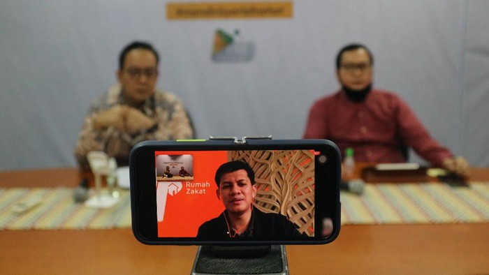 Dukung Semangat Berbagi dan Beribadah Mengakomodir tingginya semangat berbagi dan beribadah Nasabah, Mandiri Syariah menggandeng Rumah Zakat.