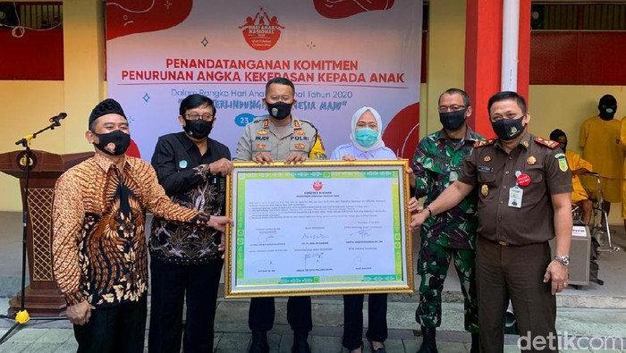 Kasus kekerasan terhadap perempuan dan anak di Bojonegoro terus bertambah. Forkopimda berkomitmen untuk menurunkan kasus kekerasan tersebut.