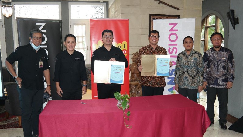Indosat Ooredoo berkolaborasi dengan Transvision. Mereka menghadirkan paket bundling Transvision dengan home router yang berlaku di semua jaringan.