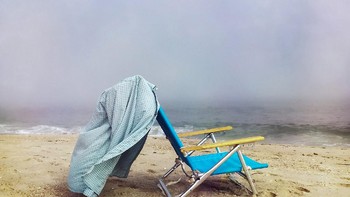 Danielle Moir dari AS memenangkan kategori Other dengan karya berjudul Beach chari. Foto ini diambil di Westhampton Beach, New York menggunakan iPhone 6. Foto: Danielle Moir/iPhone Photography Awards 2020