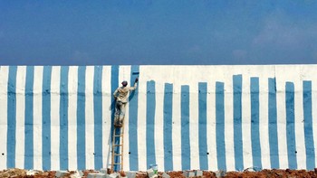 Artyom Baryshau dari Belarusia didapuk menjadi juara pertama kategori Photographer of the Year. Karya berjudul No walls ini diambil di India menggunakan iPhone 6. Foto: Artyom Baryshau/iPhone Photography Awards 2020